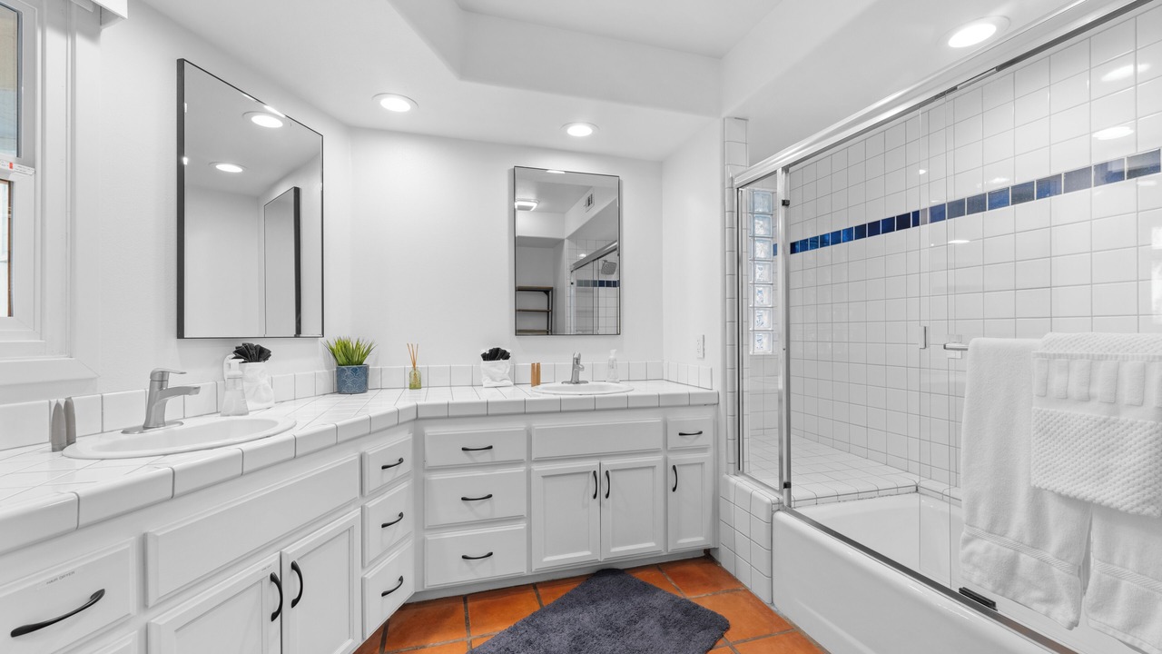 Photo of Bathroom in South Mission Beach