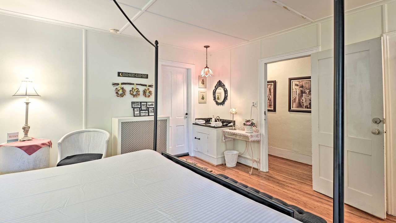 Photo of Bedroom in Hammondsport