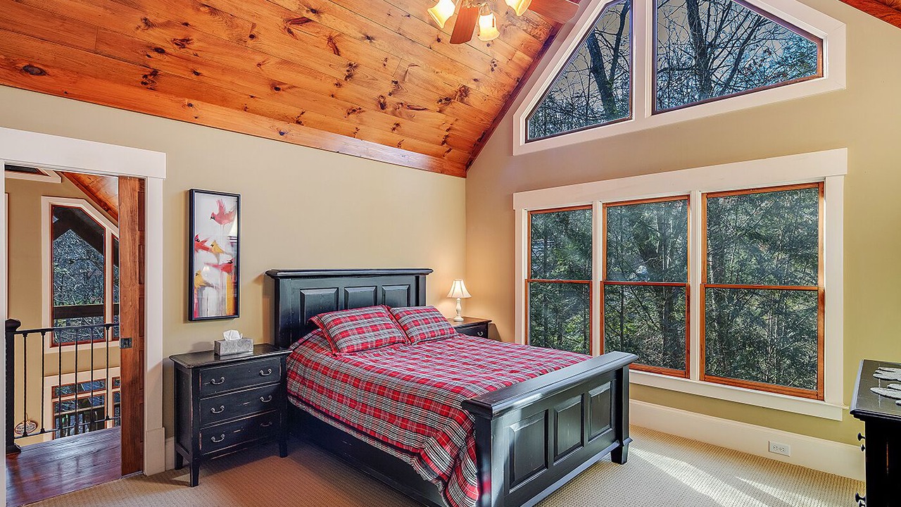 Photo of Bedroom in Lake Toxaway