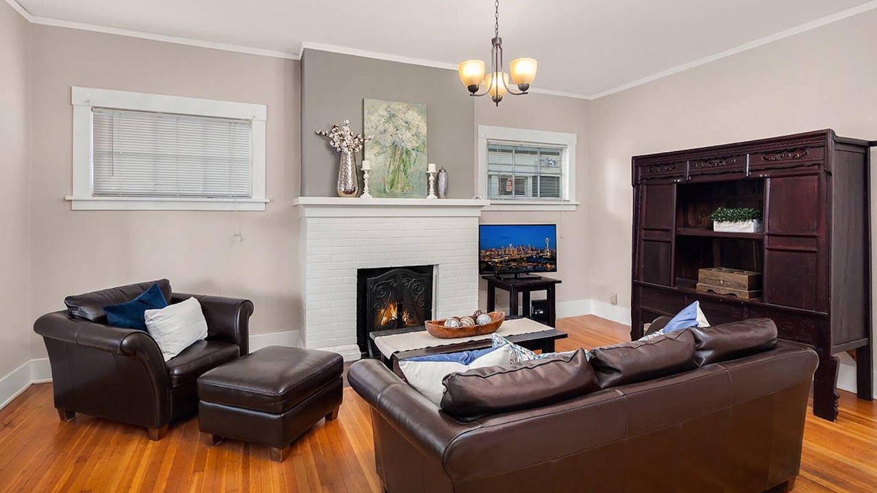 Photo of Livingroom in Eastlake