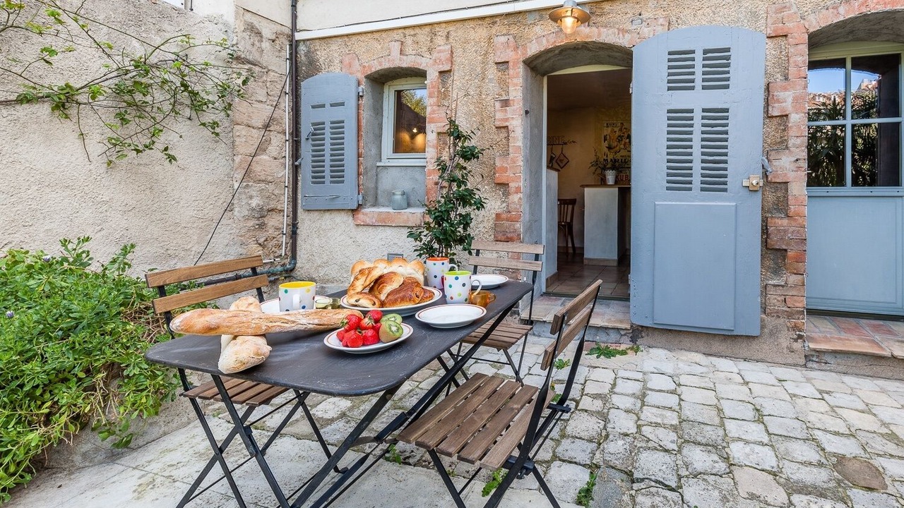 Photo of Outdoor in Les Cinq Avenues