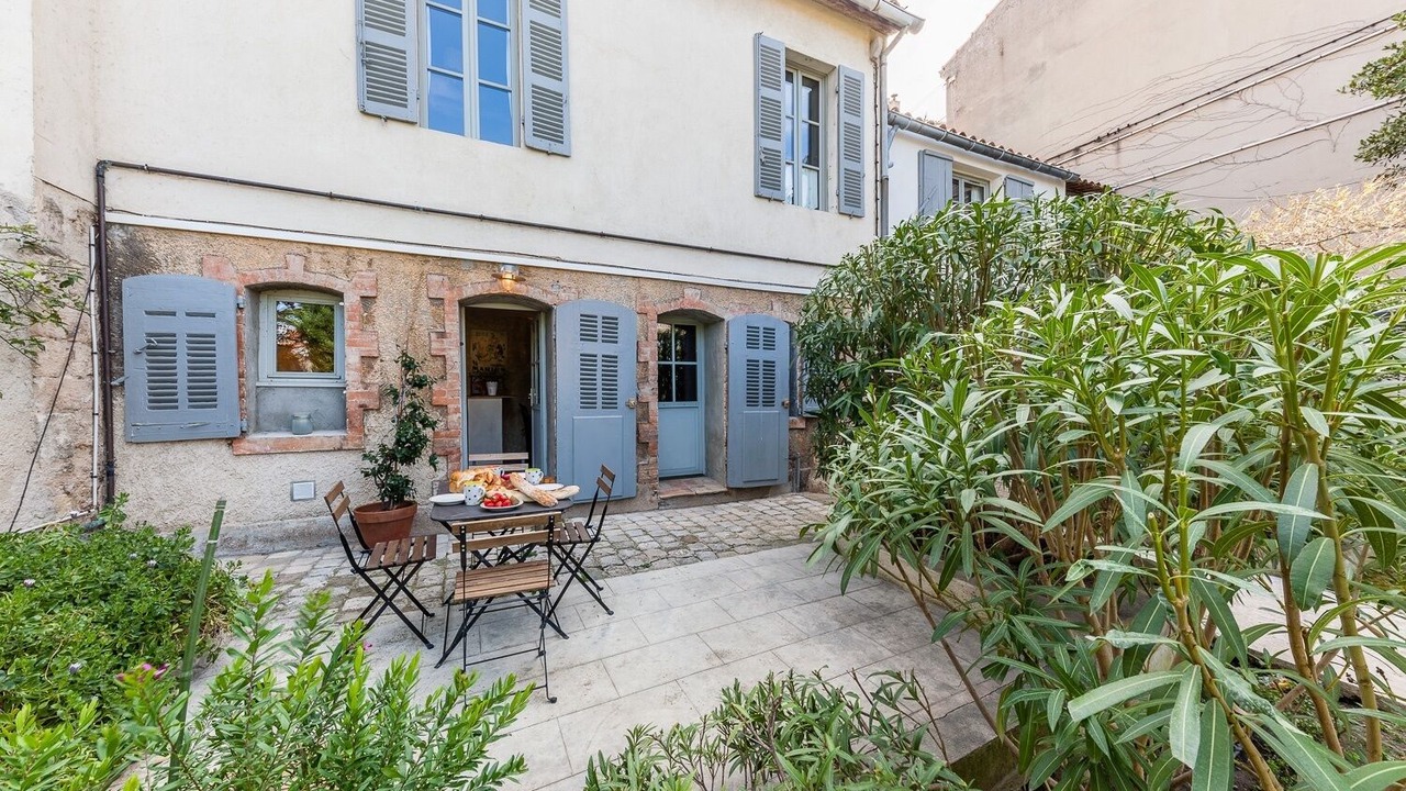 Photo of Outdoor in Les Cinq Avenues