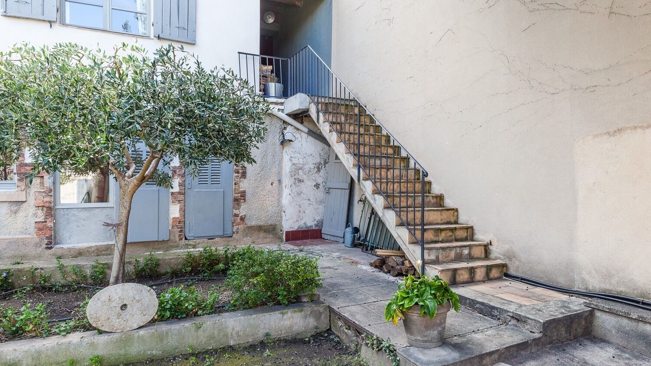 Photo of Outdoor in Les Cinq Avenues