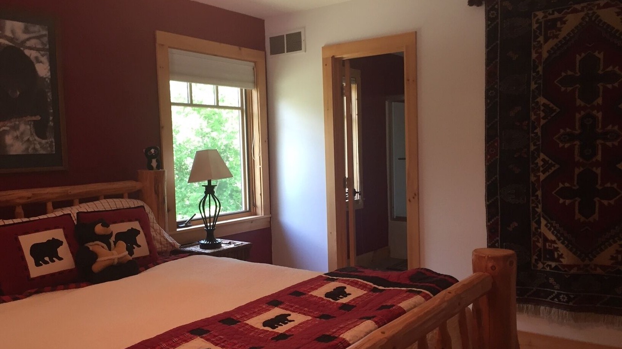 Photo of Bedroom in North Creek