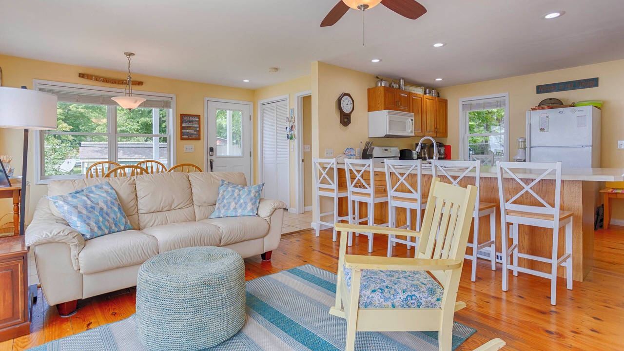 Photo of Livingroom in Cayuga
