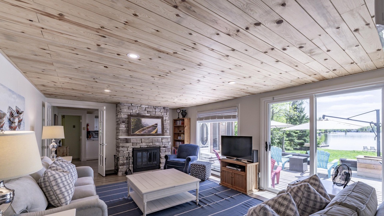 Photo of Livingroom in Muskoka Lakes