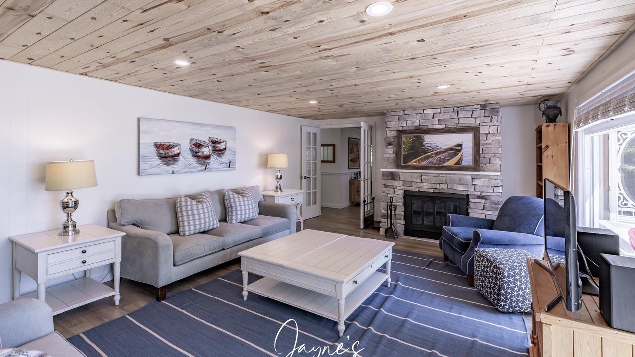 Photo of Livingroom in Muskoka Lakes