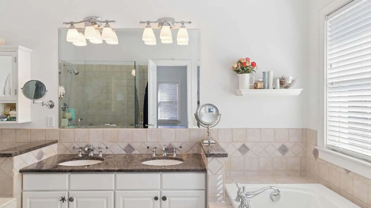 Photo of Bathroom in Shinnecock Hills