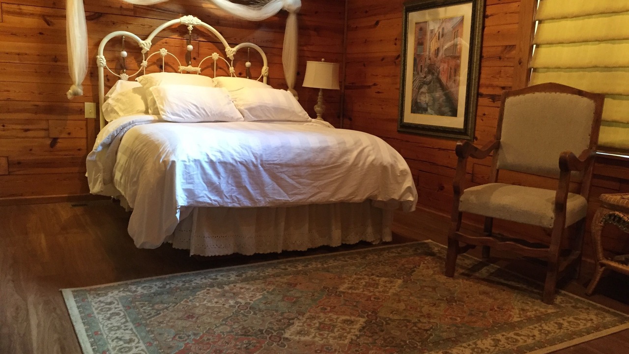 Photo of Bedroom in Eureka Springs