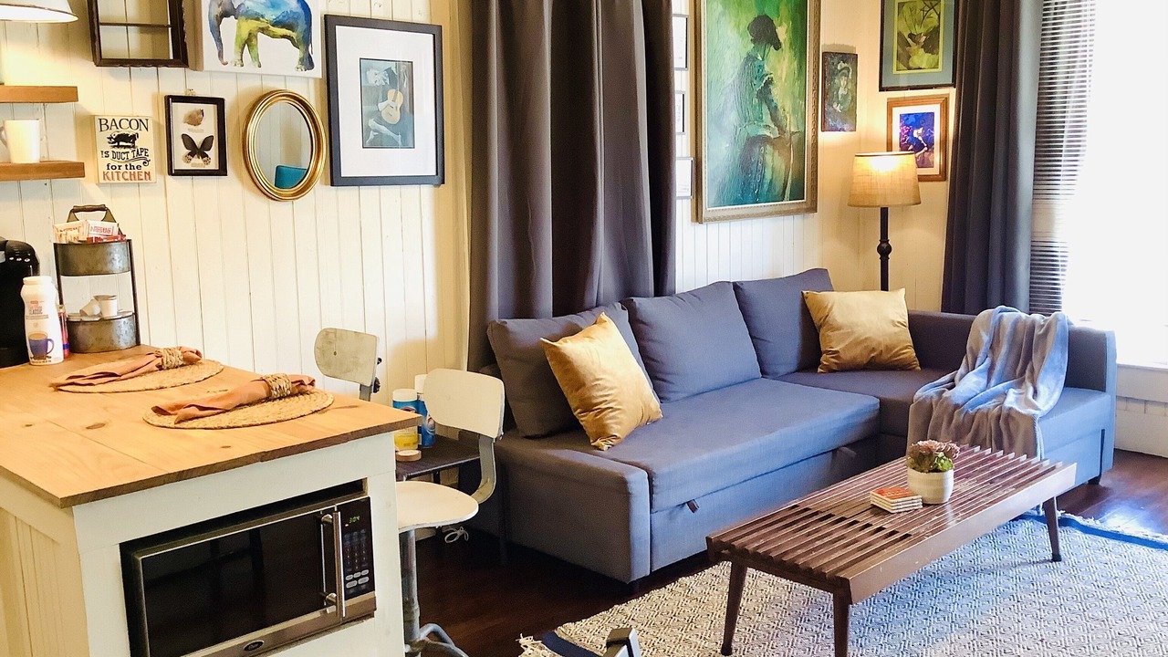 Photo of Livingroom in Near East Side