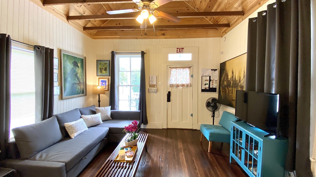 Photo of Livingroom in Near East Side