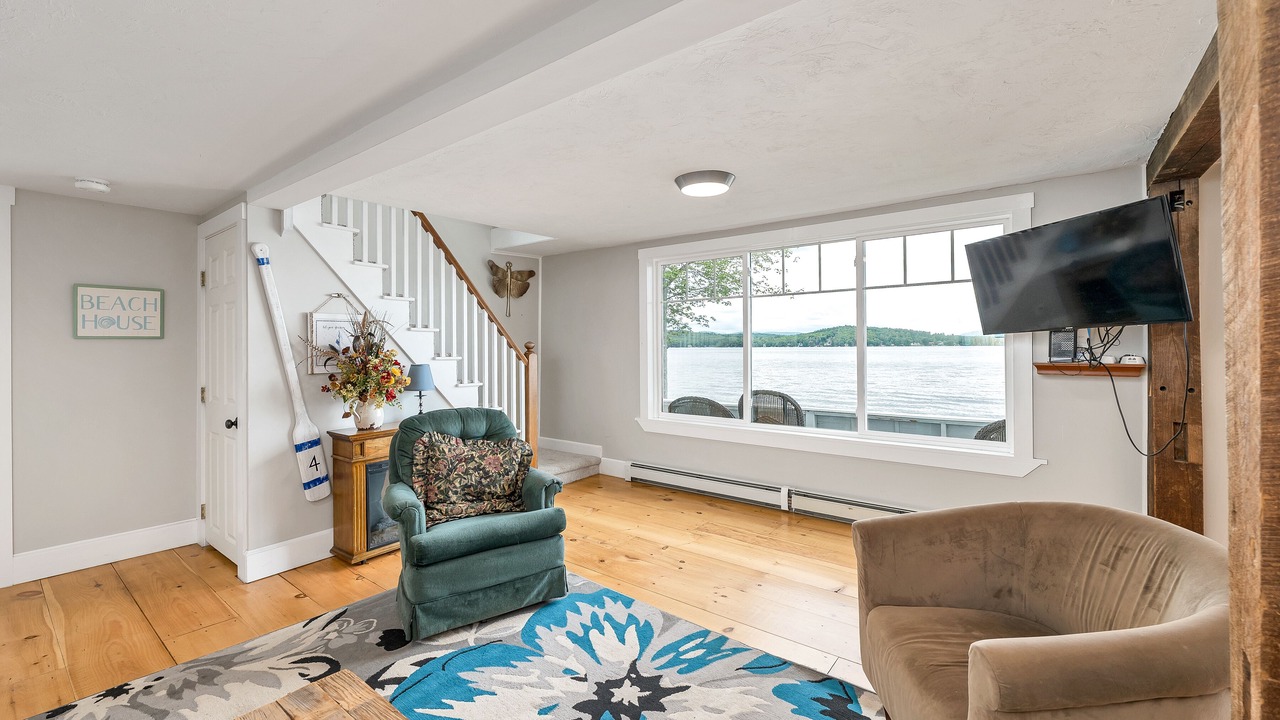 Photo of Livingroom in Weirs Beach
