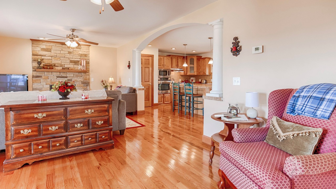 Photo of Livingroom in Town of Benton
