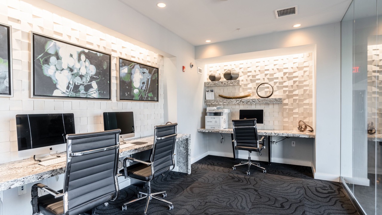 Photo of Others in Del Ray