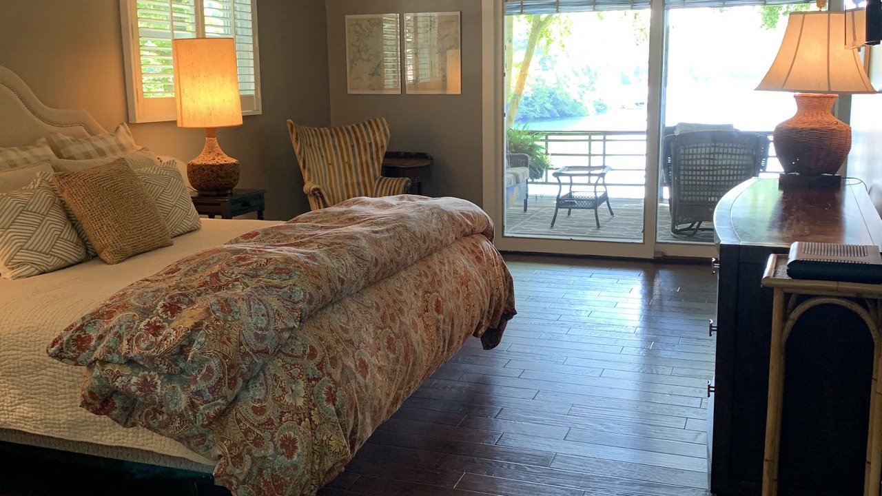 Photo of Bedroom in Andersonville