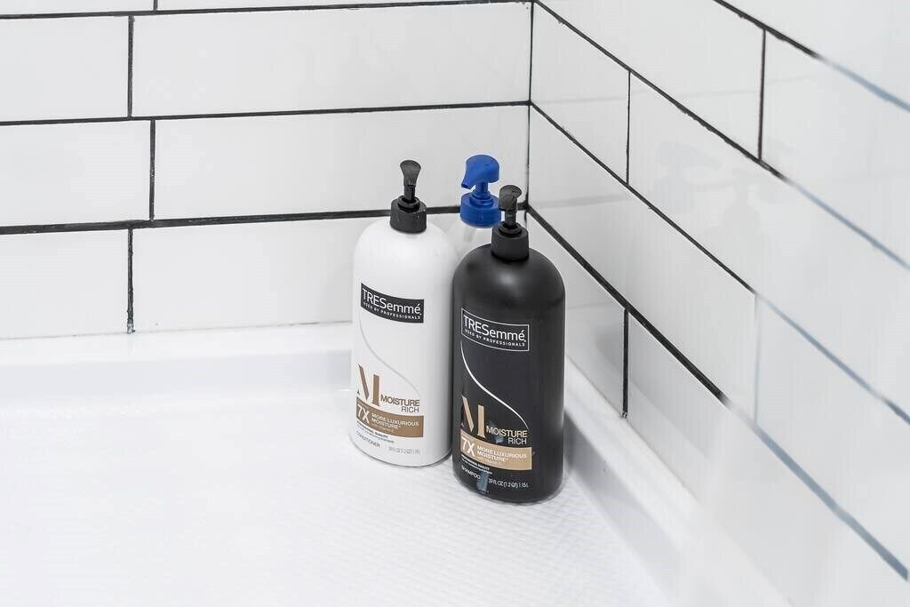 Photo of Bathroom in Logan Square