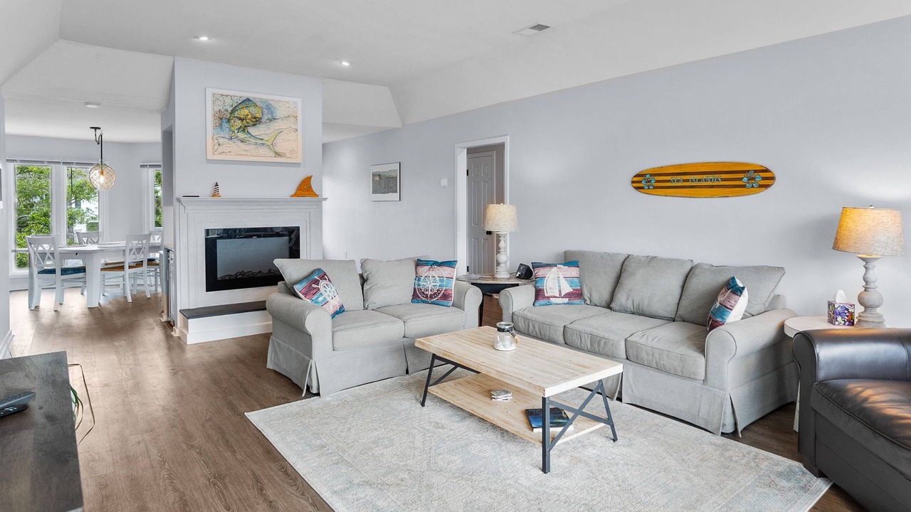 Photo of Livingroom in Oceanmarsh Subdivision
