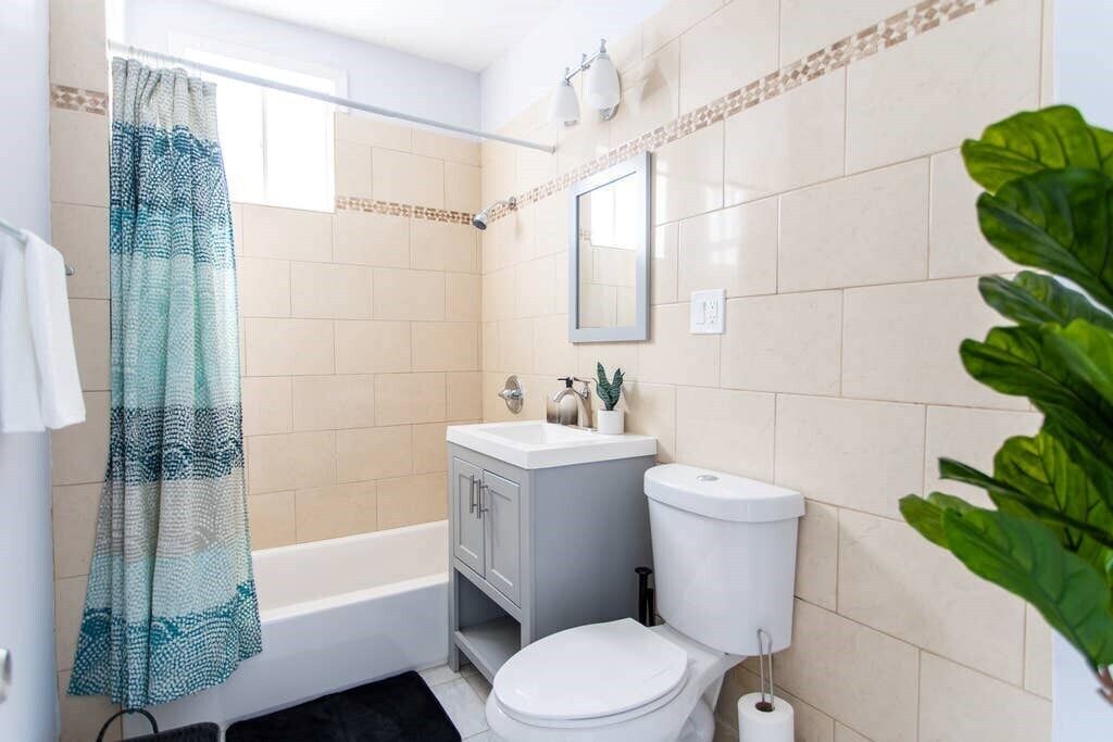 Photo of Bathroom in Logan Square