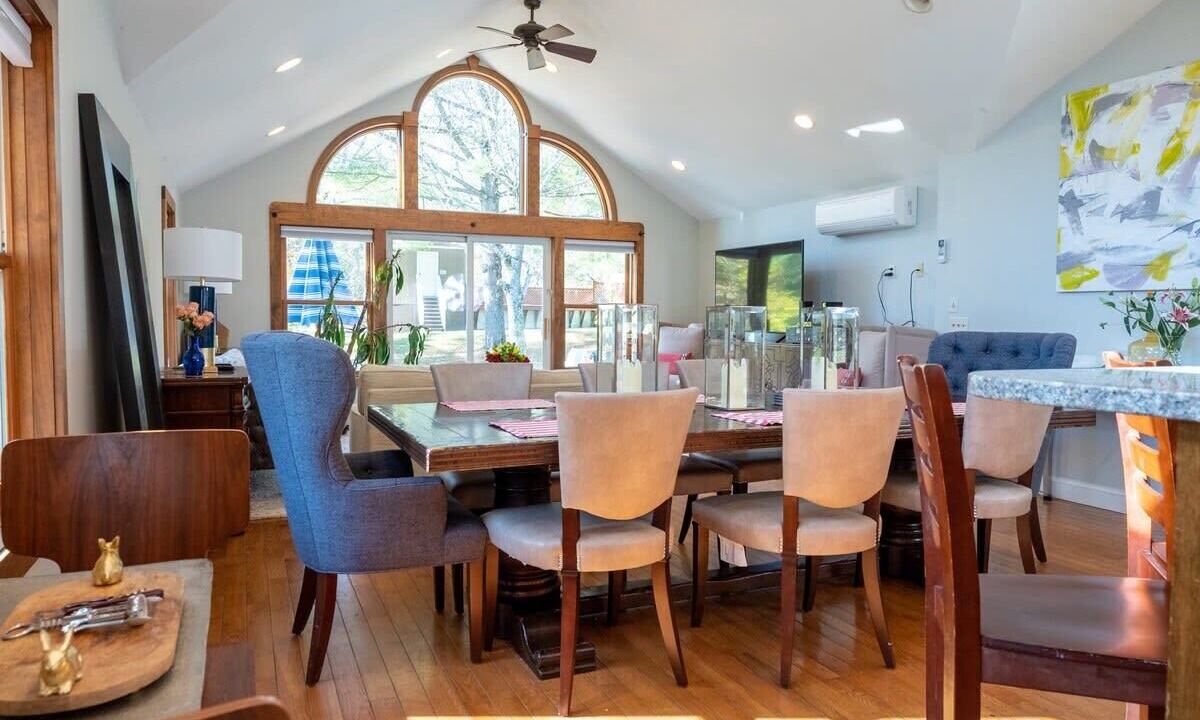 Photo of Others in Lee