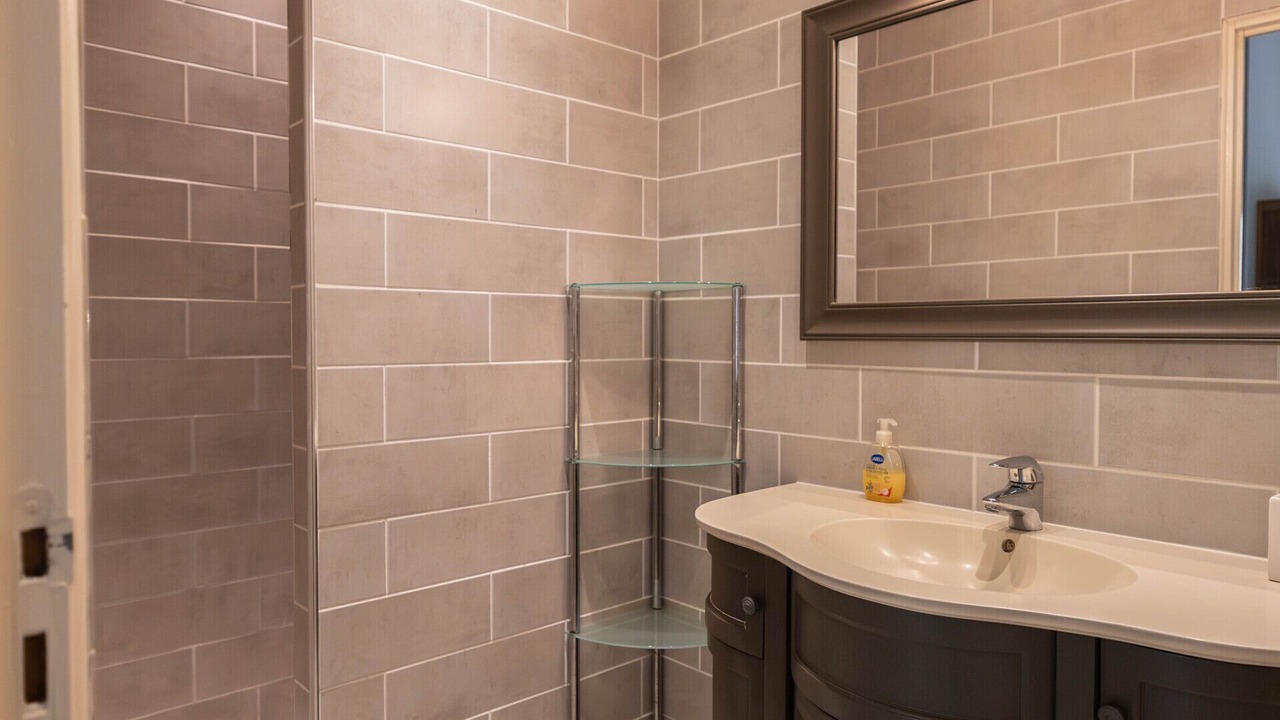 Photo of Bathroom in Saint-Genis