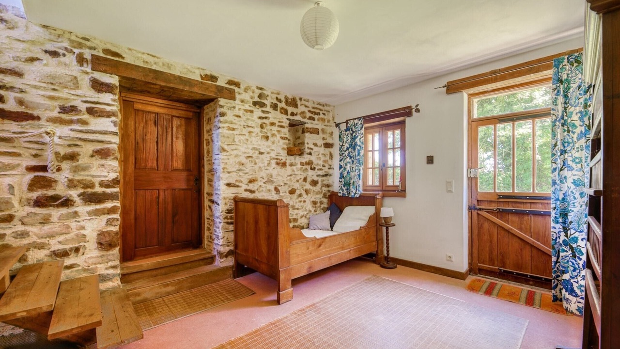 Photo of Others in Ferce