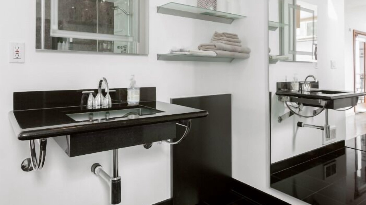 Photo of Bathroom in Point Richmond