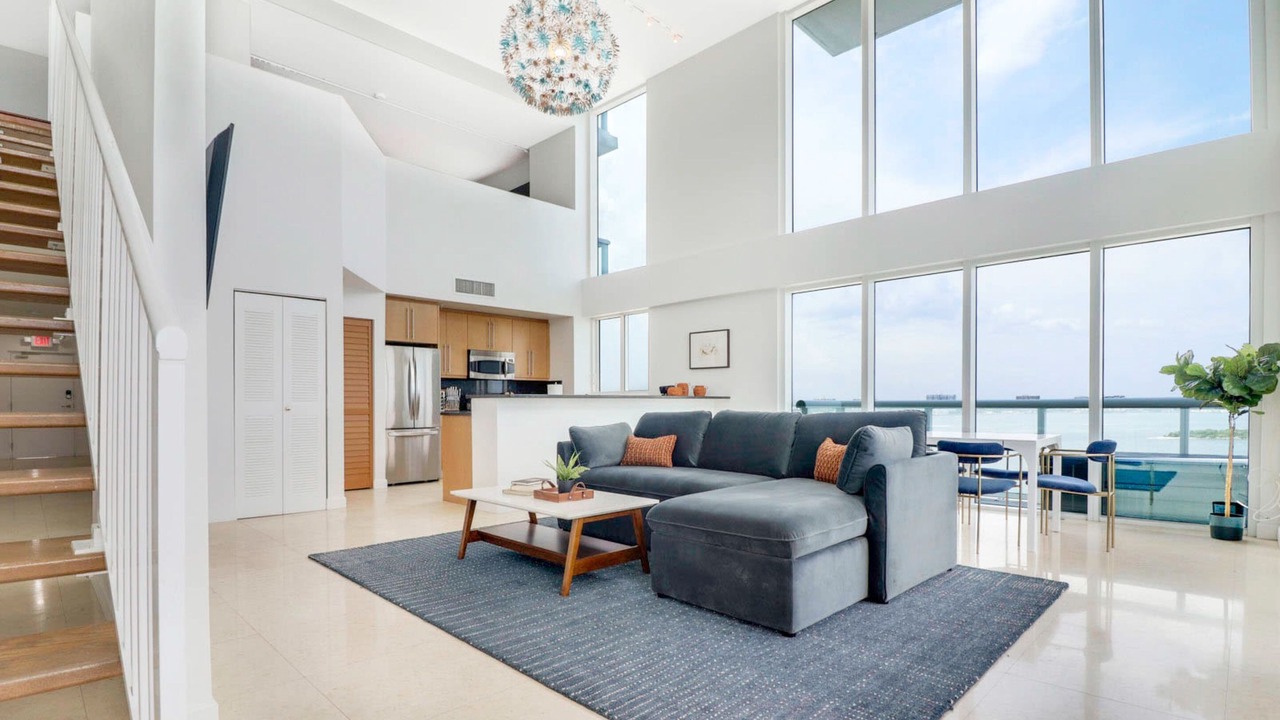Photo of Livingroom in North Bay Village