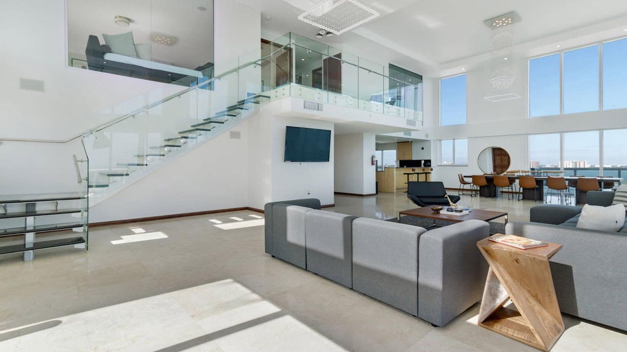 Photo of Livingroom in North Bay Village