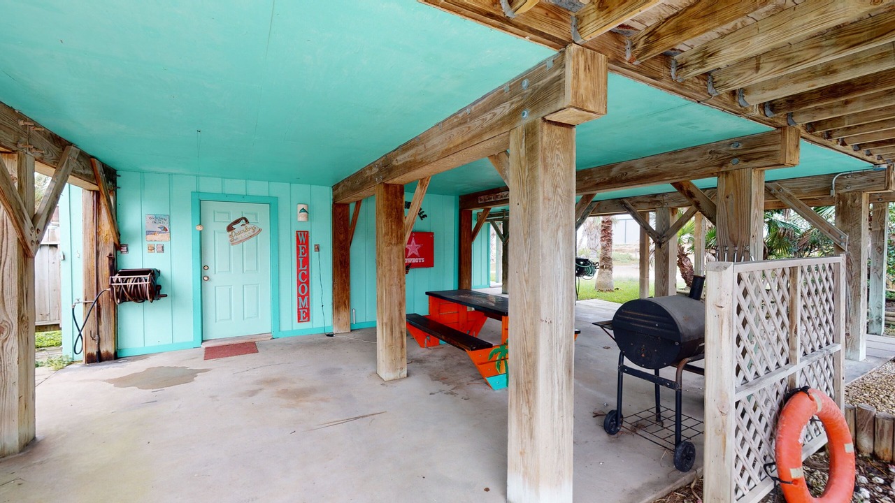 Photo of Patio Balcony in Leeward Sands
