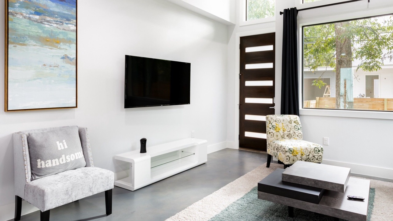Photo of Livingroom in East Cesar Chavez