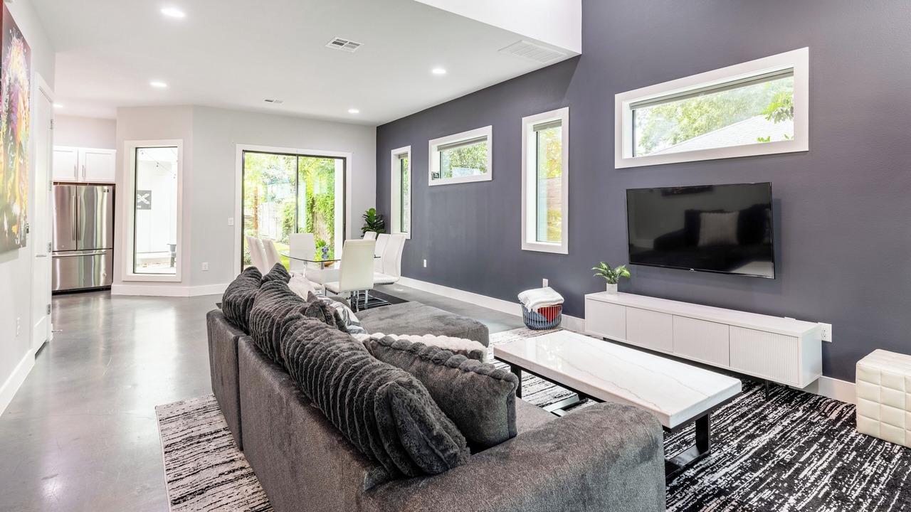 Photo of Livingroom in East Cesar Chavez