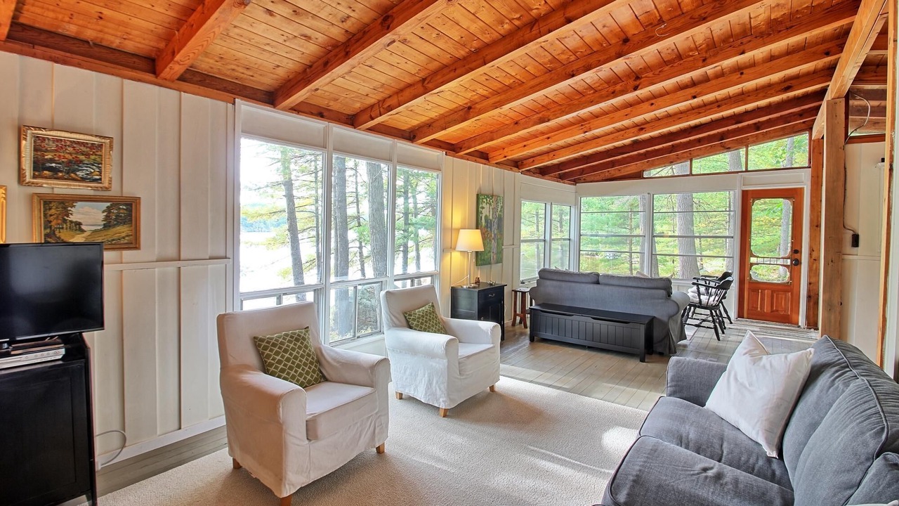 Photo of Bedroom in Gravenhurst
