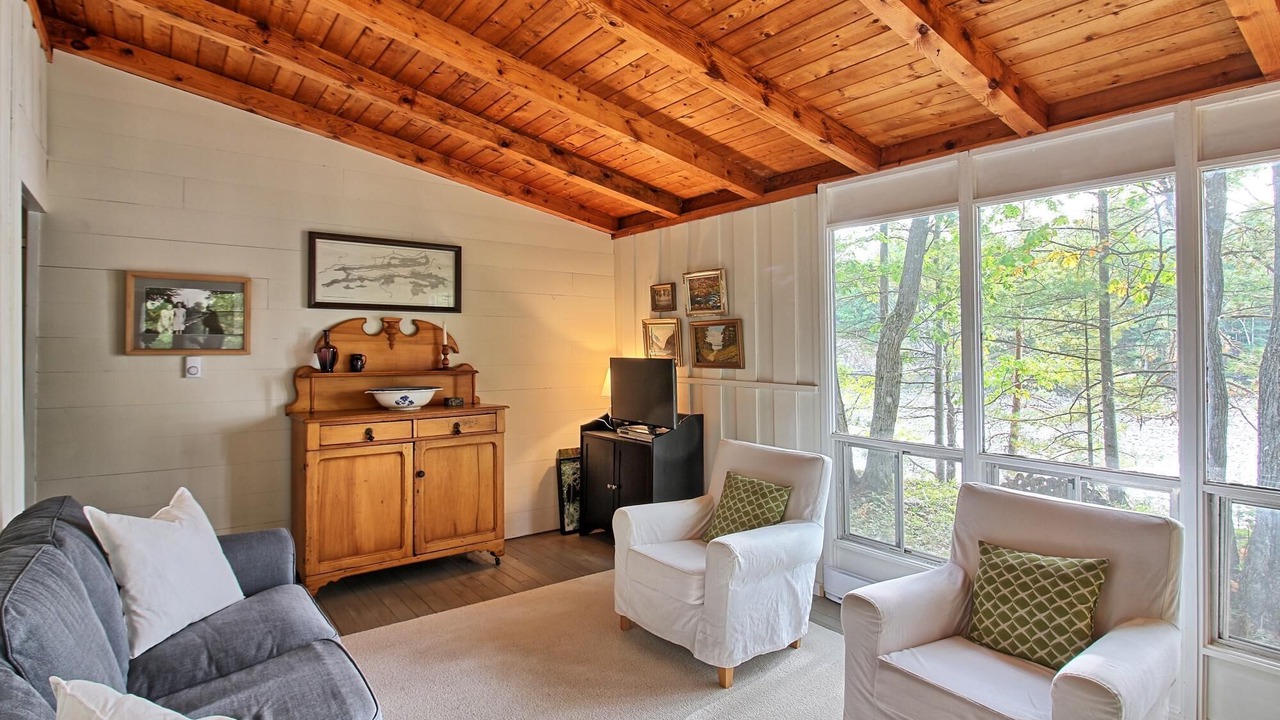 Photo of Bedroom in Gravenhurst