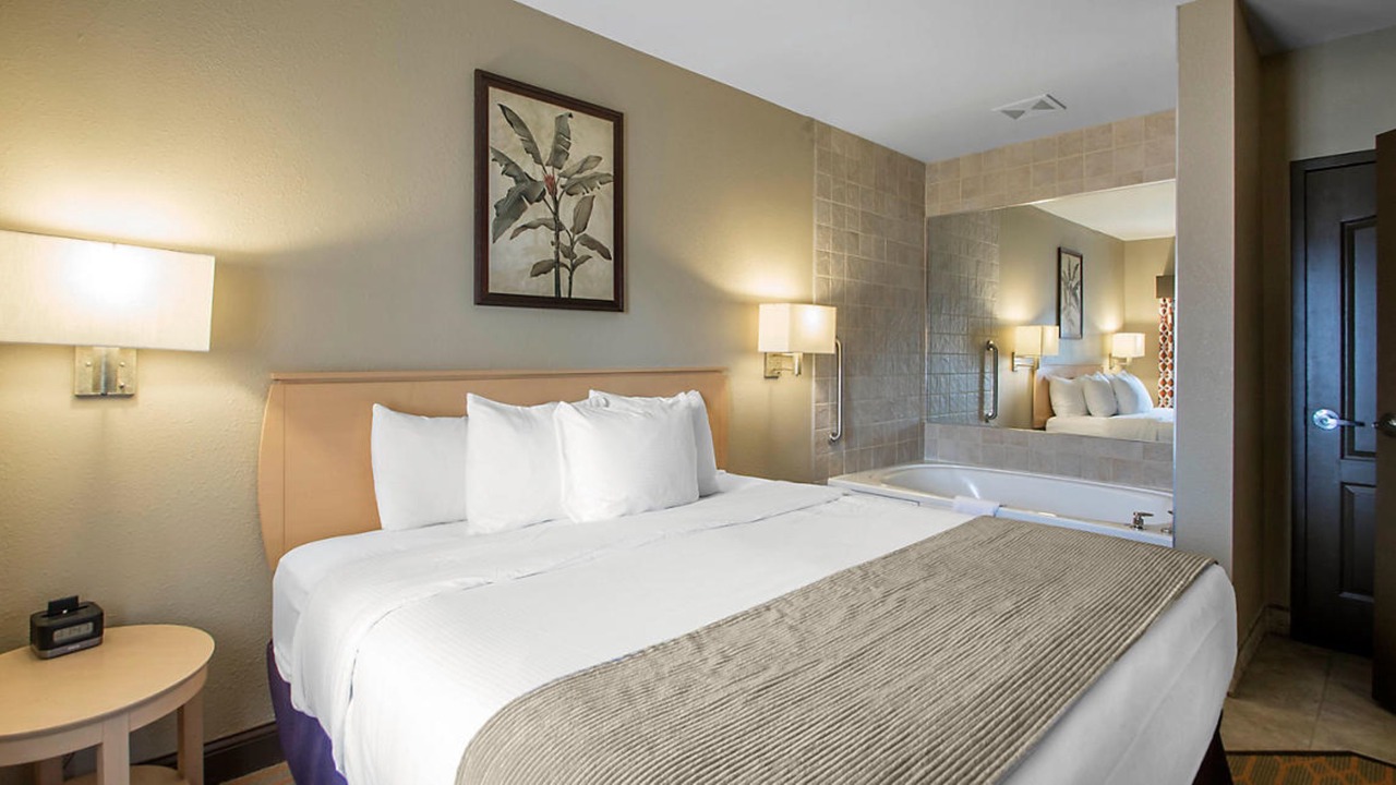 Photo of Bedroom in Lake Delton