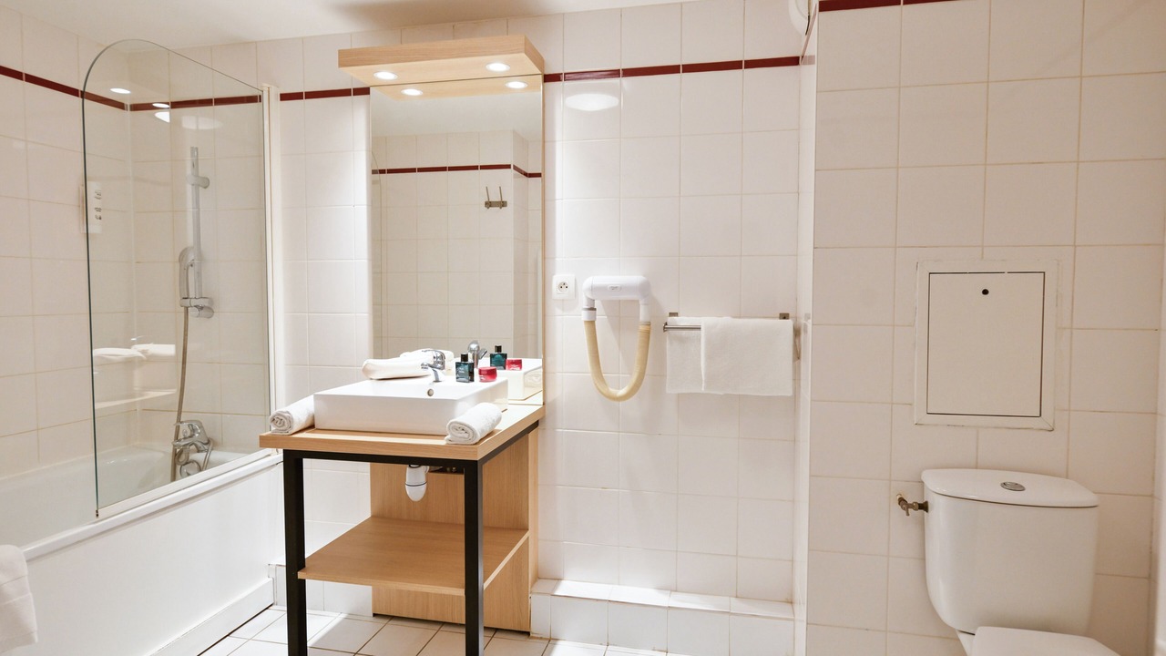 Photo of Bathroom in Saint-Cyr-l'Ecole