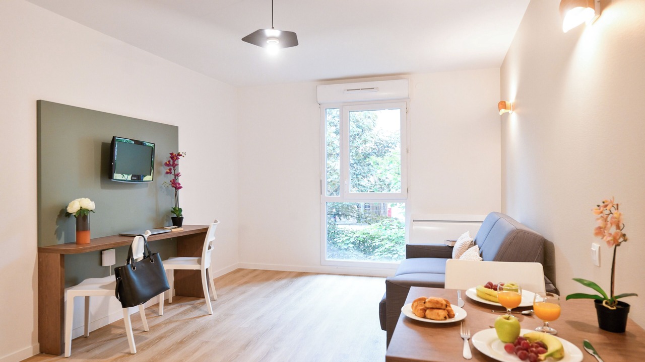 Photo of Livingroom in Saint-Cyr-l'Ecole