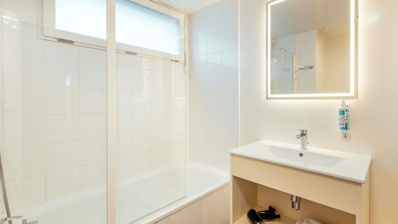 Photo of Bedroom in Asnieres-sur-Seine
