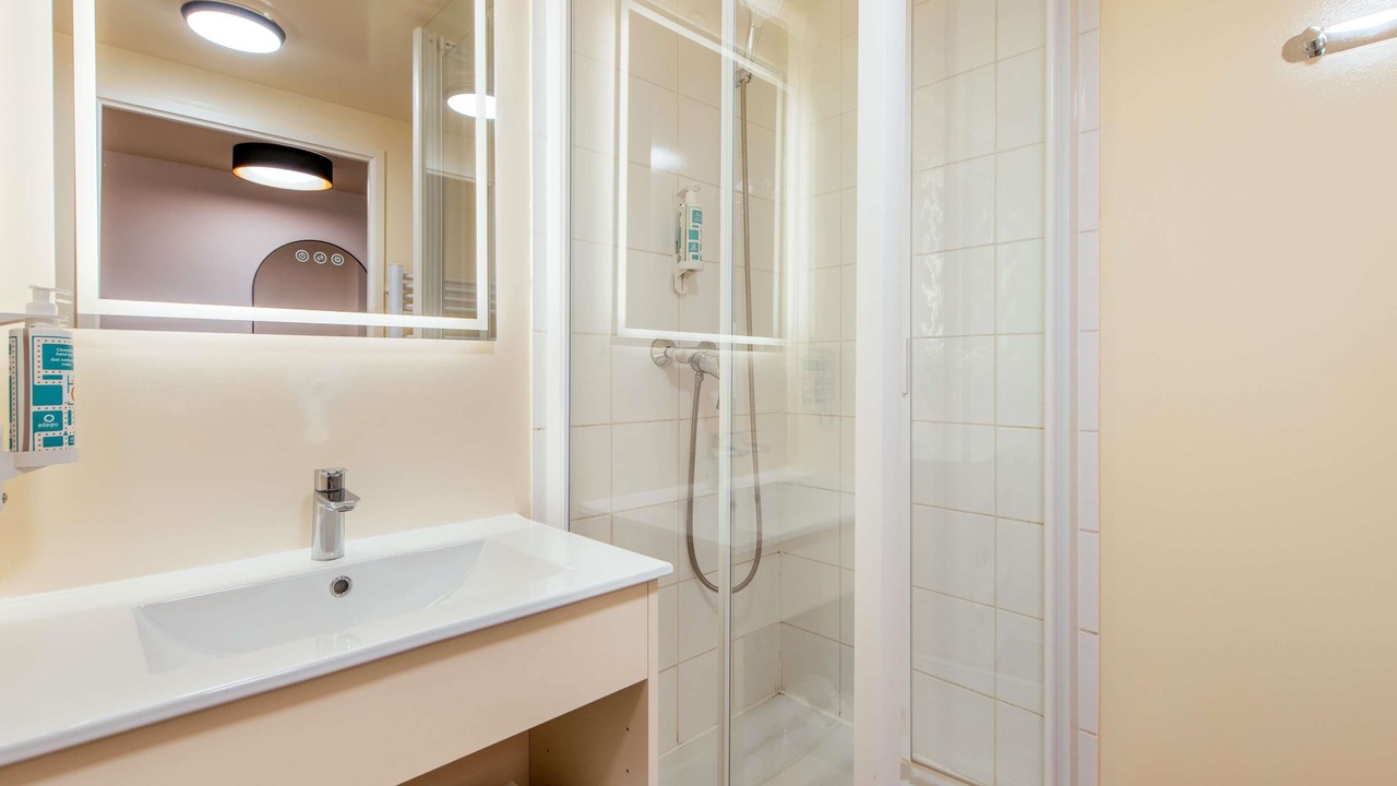 Photo of Bedroom in Asnieres-sur-Seine