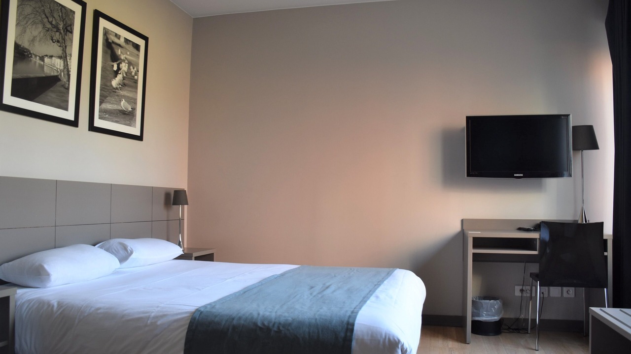 Photo of Bedroom in 9th Arrondissement