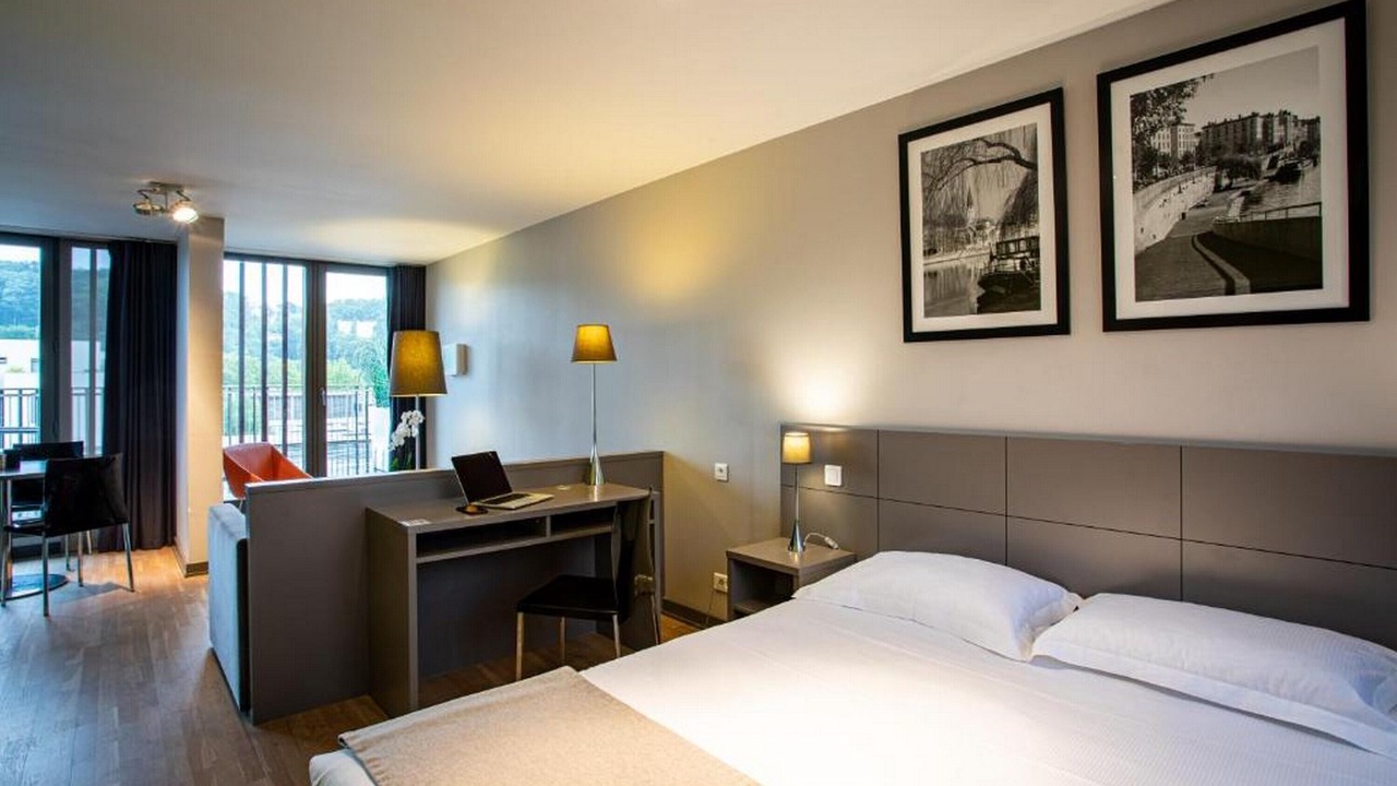 Photo of Bedroom in 9th Arrondissement