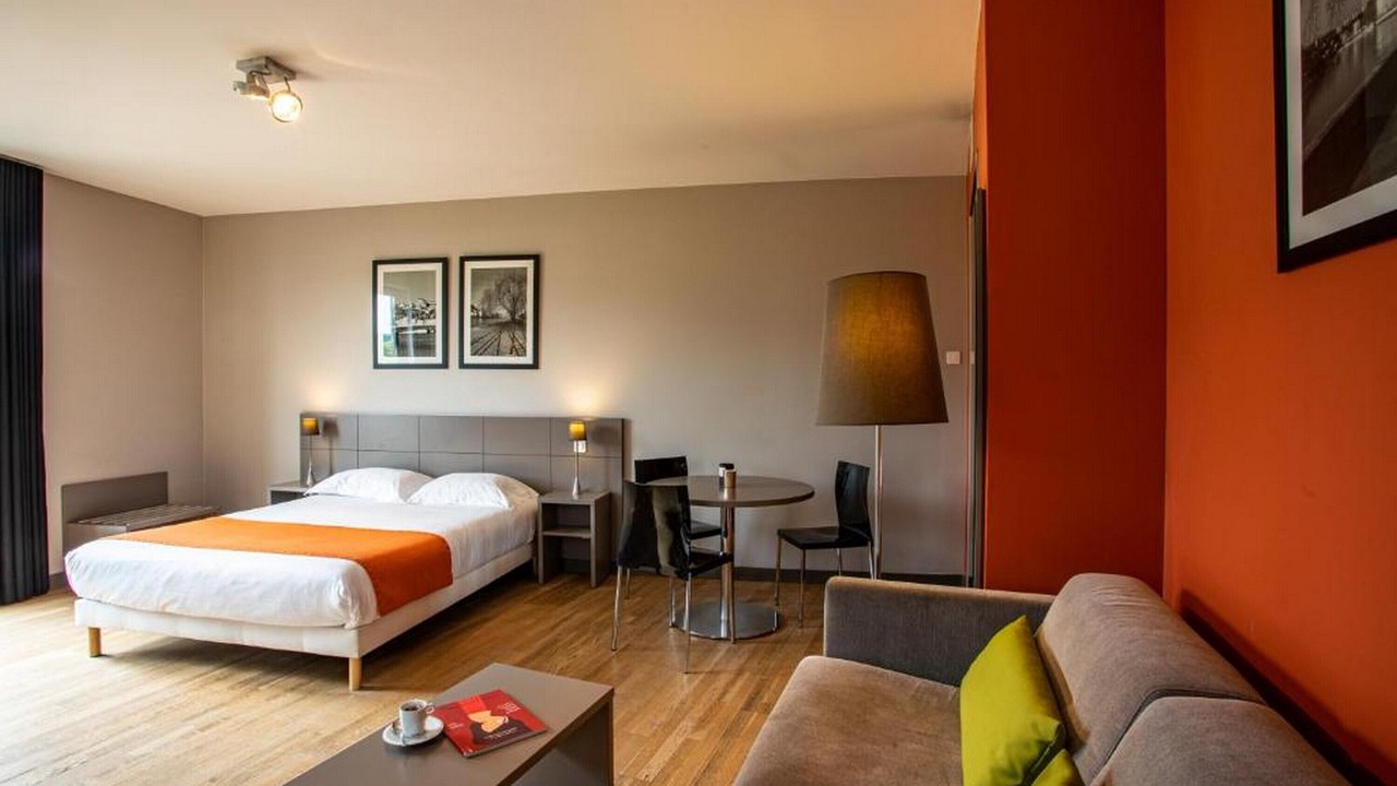 Photo of Bedroom in 9th Arrondissement