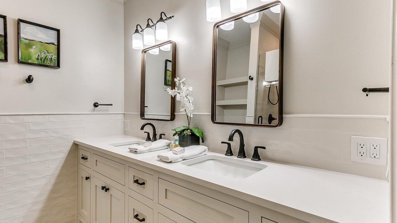 Photo of Bathroom in Carlton Landing
