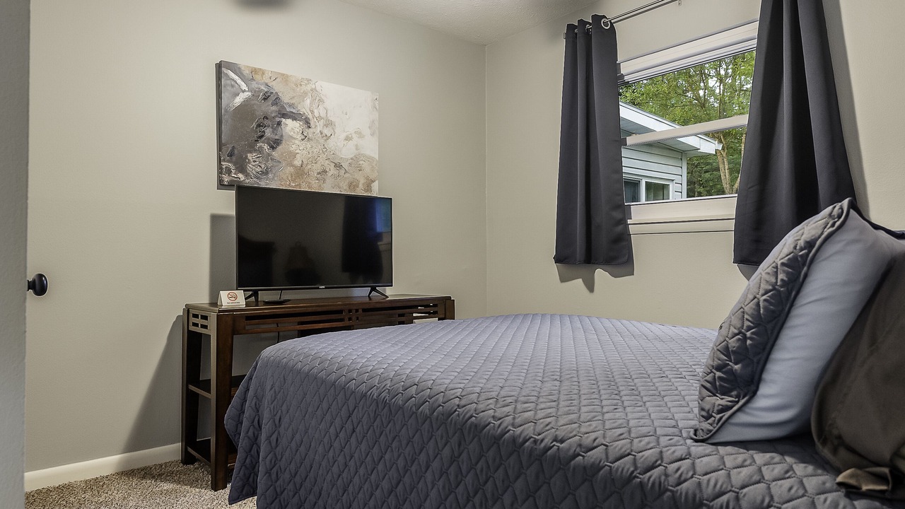 Photo of Bedroom in Lakeview