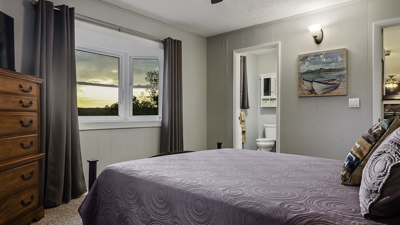 Photo of Bedroom in Lakeview
