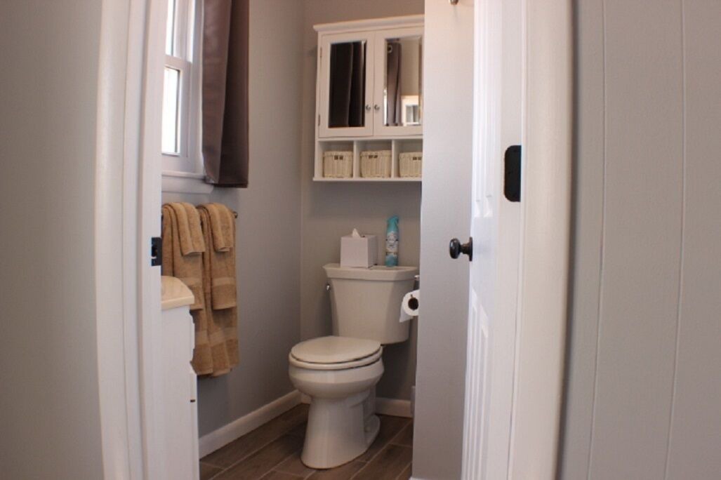 Photo of Bathroom in Lakeview