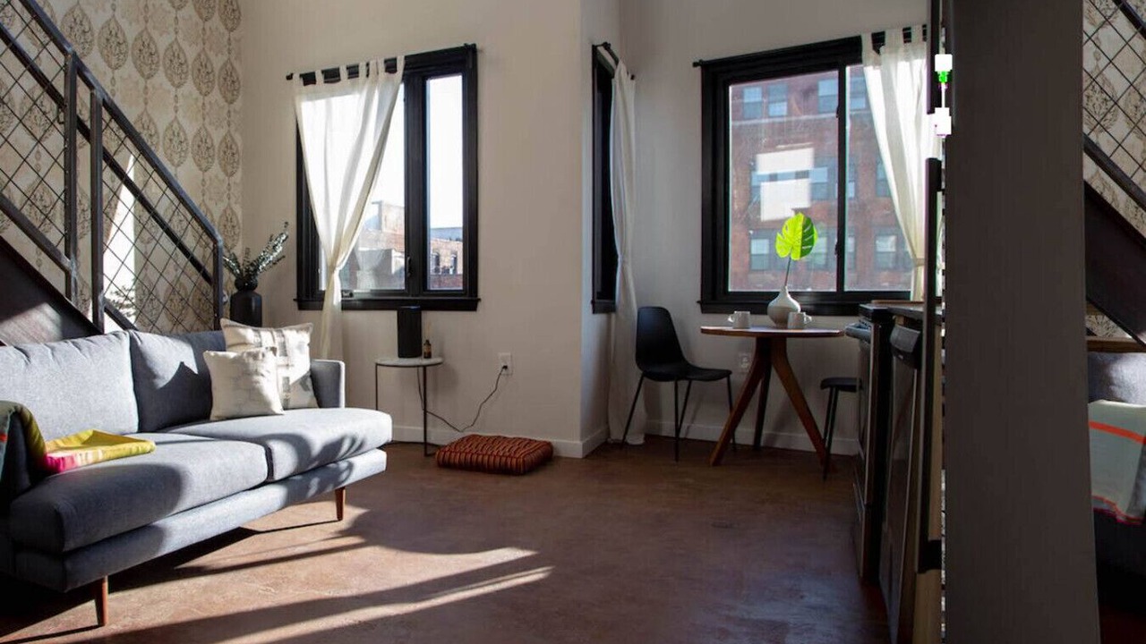 Photo of Livingroom in Center City