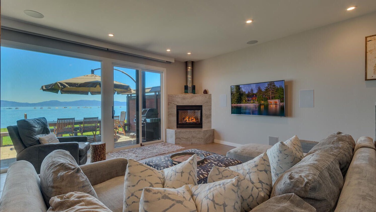 Photo of Livingroom in Tahoe Tavern