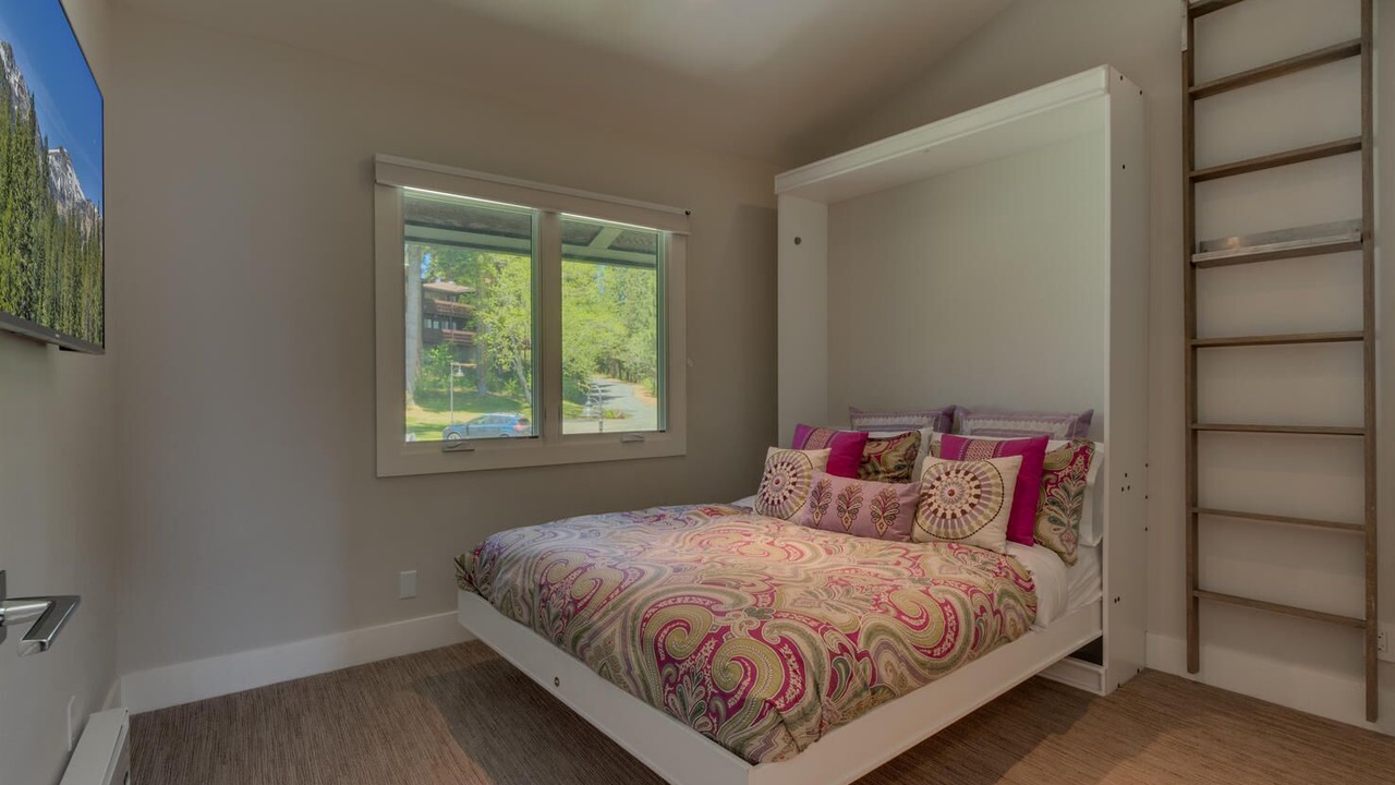 Photo of Bedroom in Tahoe Tavern