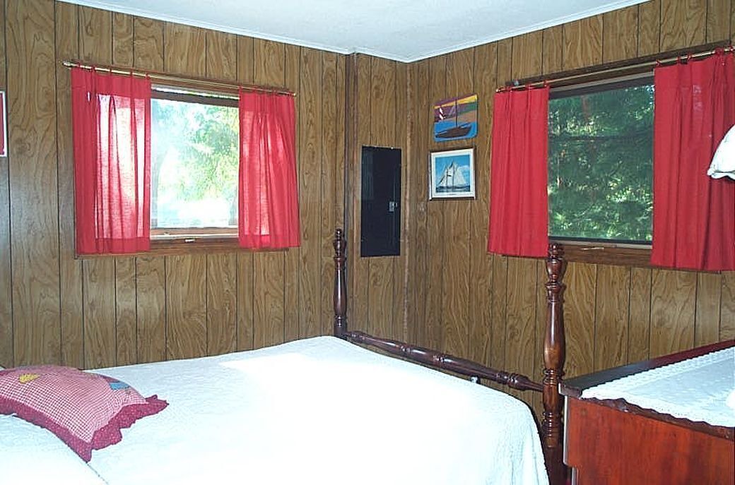 Photo of Bedroom in Redwood
