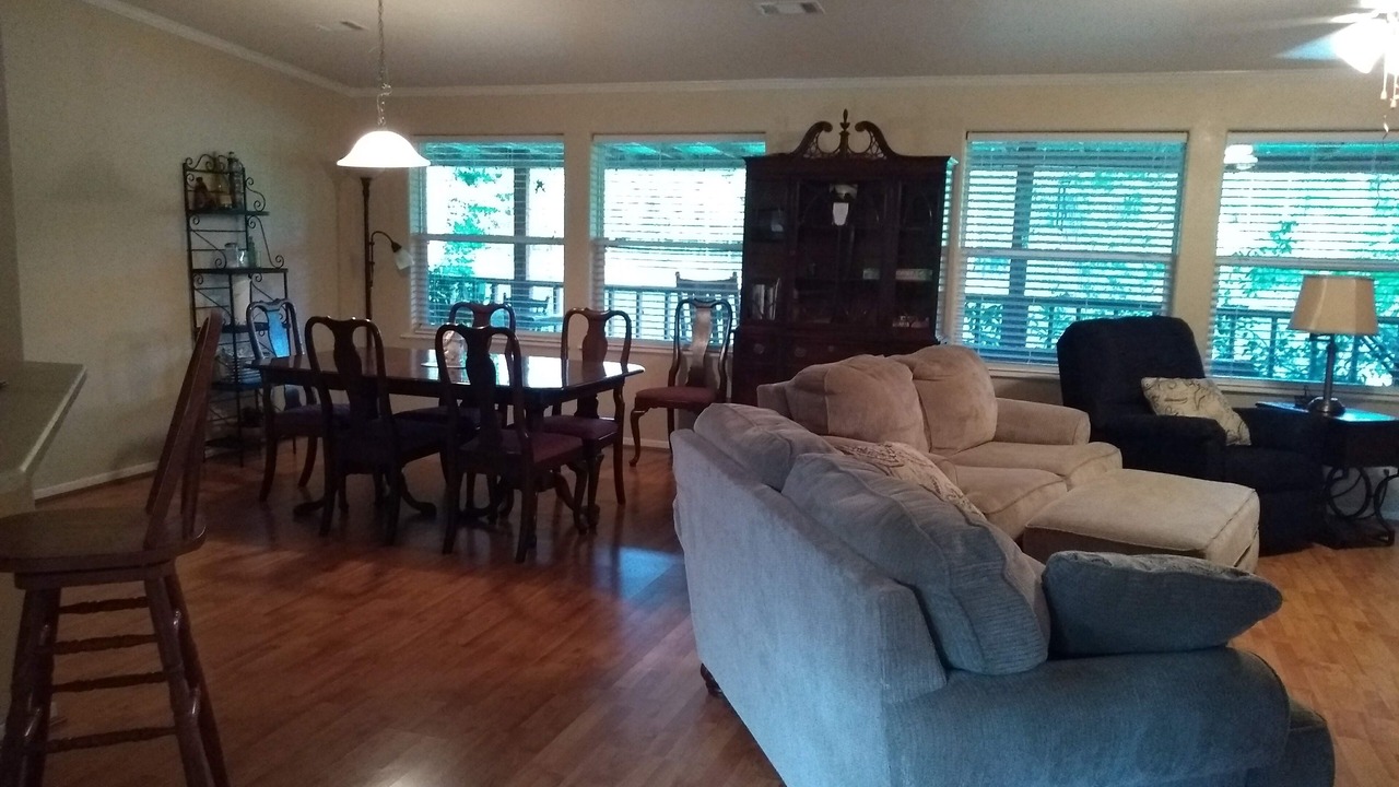Photo of Livingroom in Zavalla